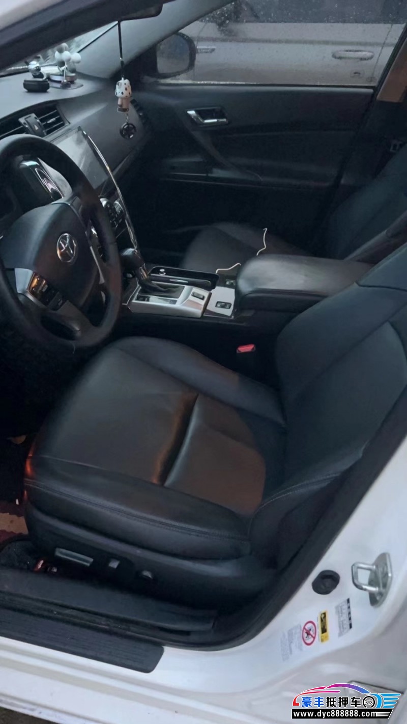 14年丰田锐志轿车抵押车出售