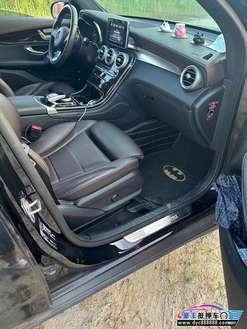 19年奔驰GLC轿车抵押车出售