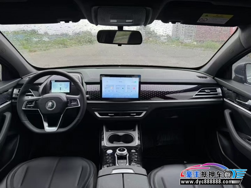 25年比亚迪秦轿车抵押车出售