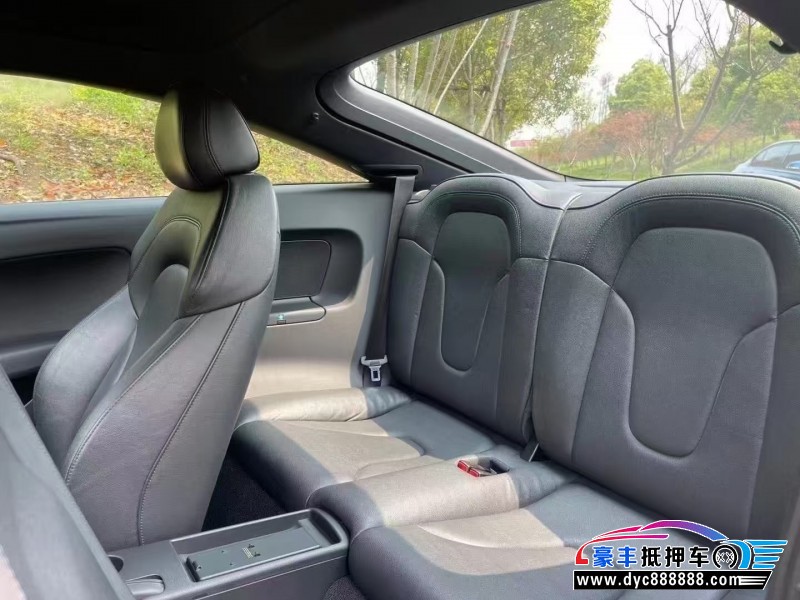 12年奥迪TT轿车抵押车出售