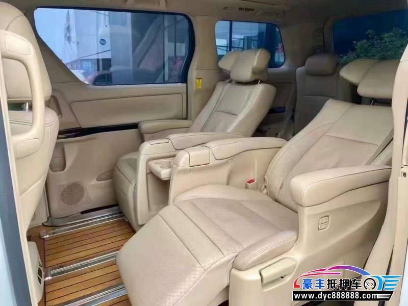 11年丰田埃尔法轿车抵押车出售