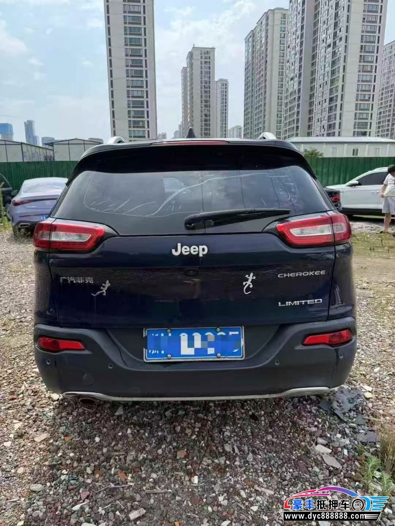 18年Jeep自由光轿车抵押车出售