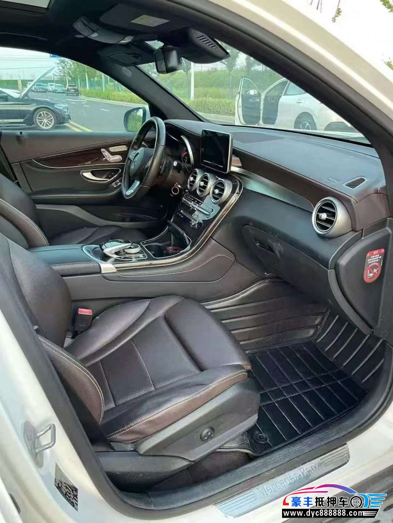 17年奔驰GLC轿车抵押车出售