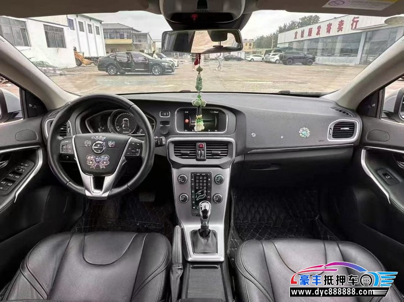 18年沃尔沃V40轿车抵押车出售