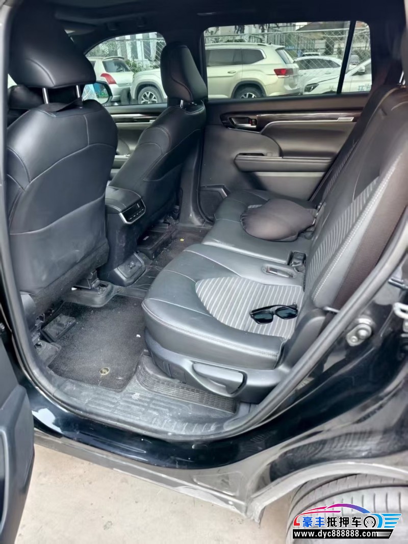 23年丰田皇冠轿车抵押车出售