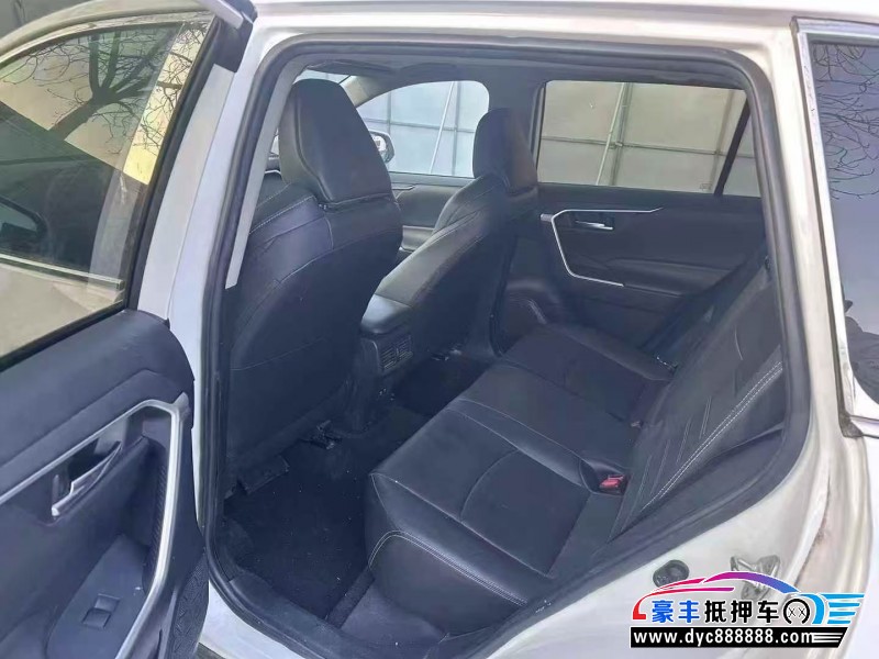 21年丰田威兰达轿车抵押车出售