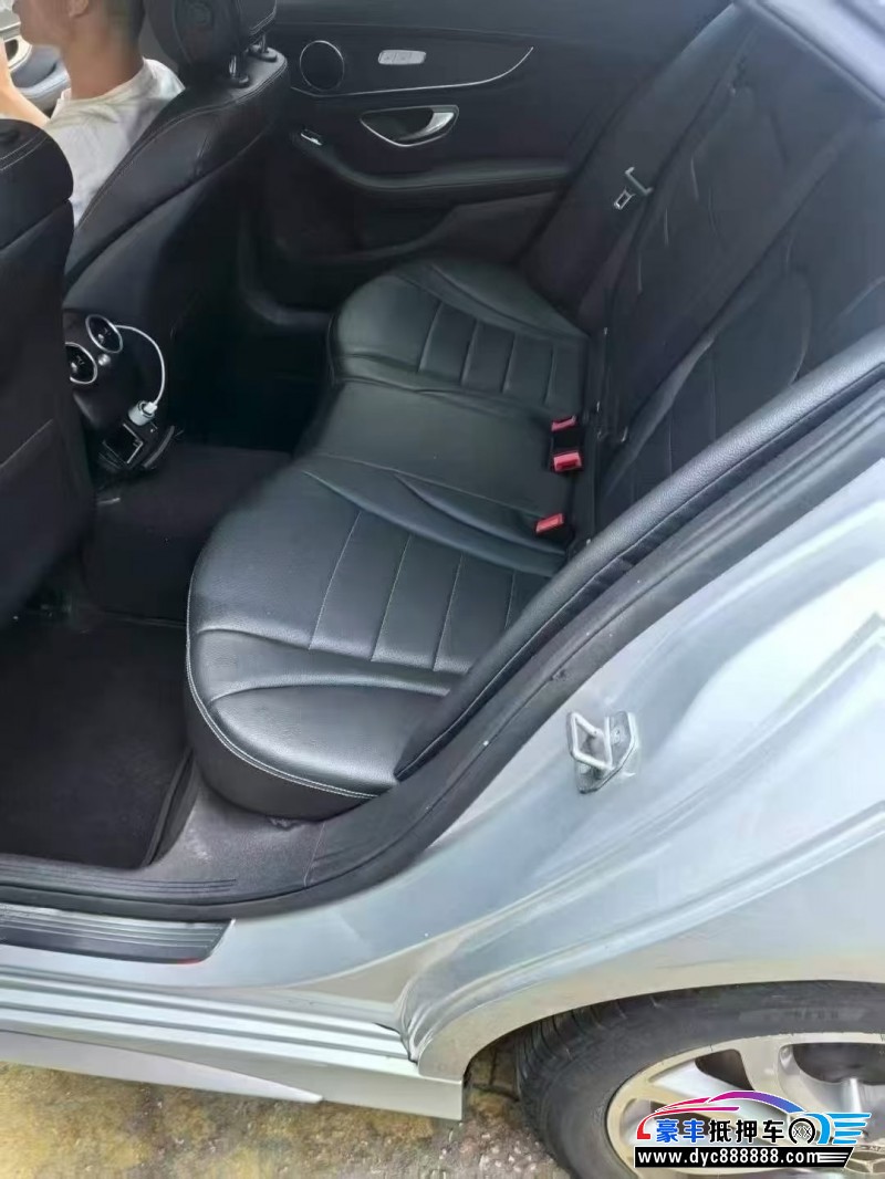 18年奔驰C轿车抵押车出售