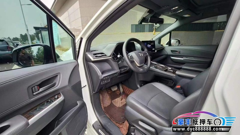 24年丰田格瑞维亚轿车抵押车出售