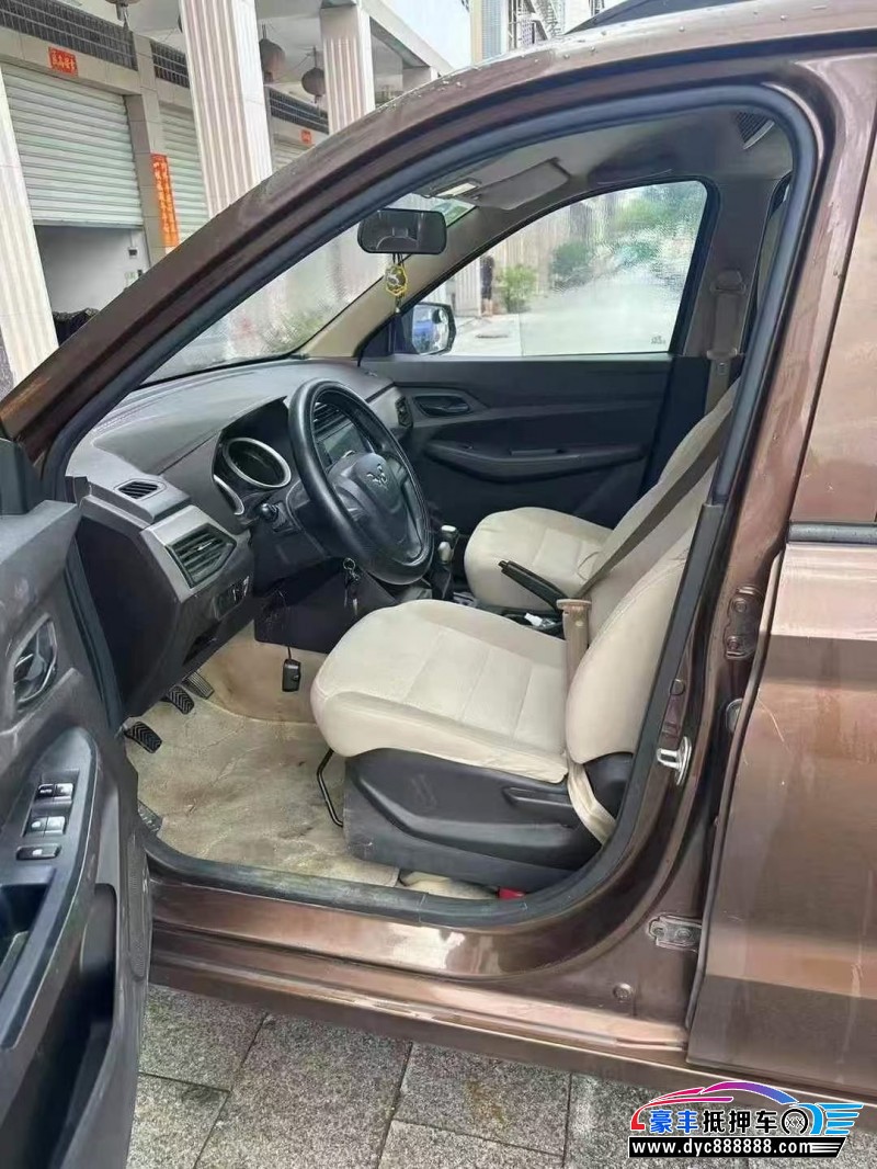 19年五菱五菱宏光S轿车抵押车出售