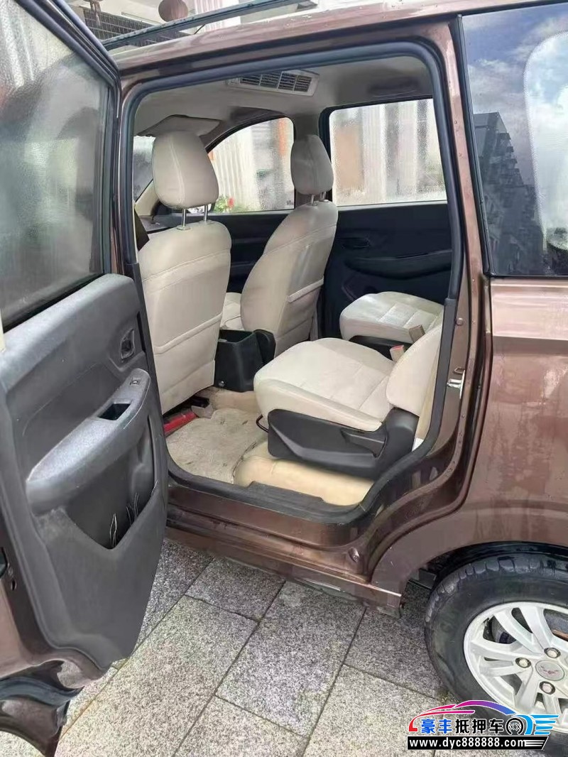 19年五菱五菱宏光S轿车抵押车出售