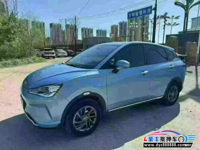 23年哪吒U轿车抵押车出售