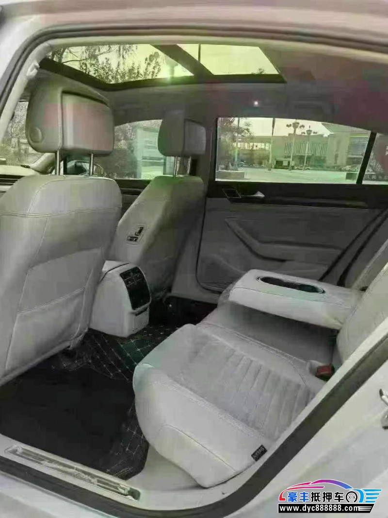 17年大众迈腾轿车抵押车出售