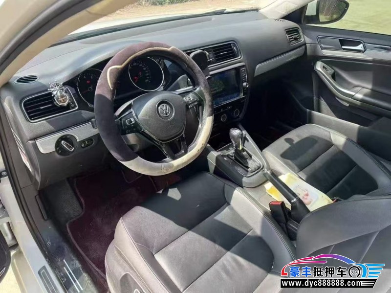 17年大众速腾轿车抵押车出售