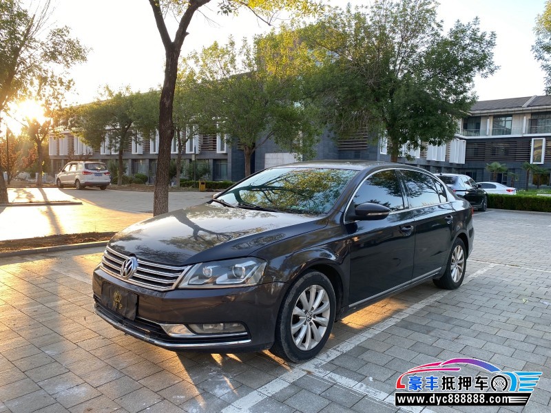 12年大众迈腾轿车抵押车出售