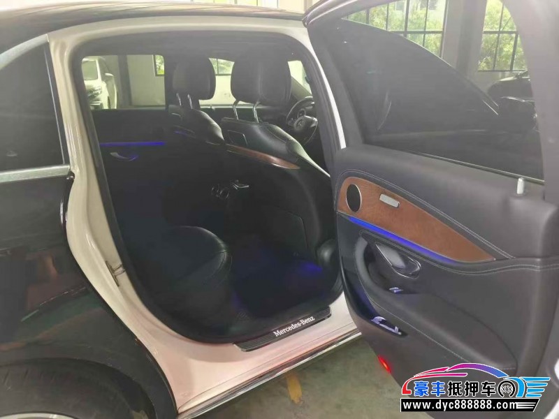 17年奔驰C轿车抵押车出售