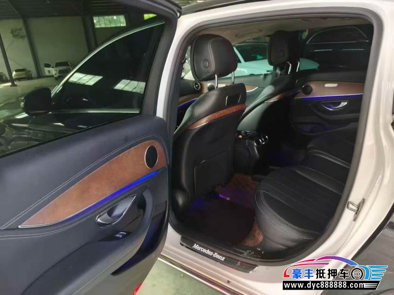 17年奔驰C轿车抵押车出售