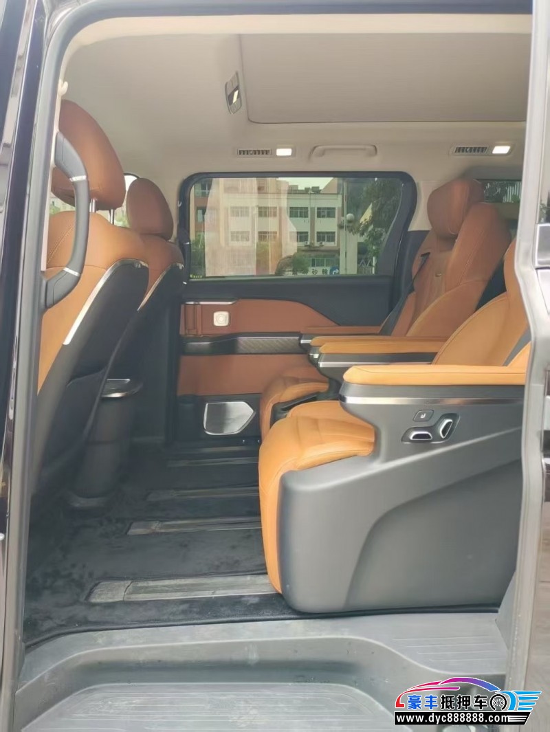 25年红旗HQ9轿车抵押车出售