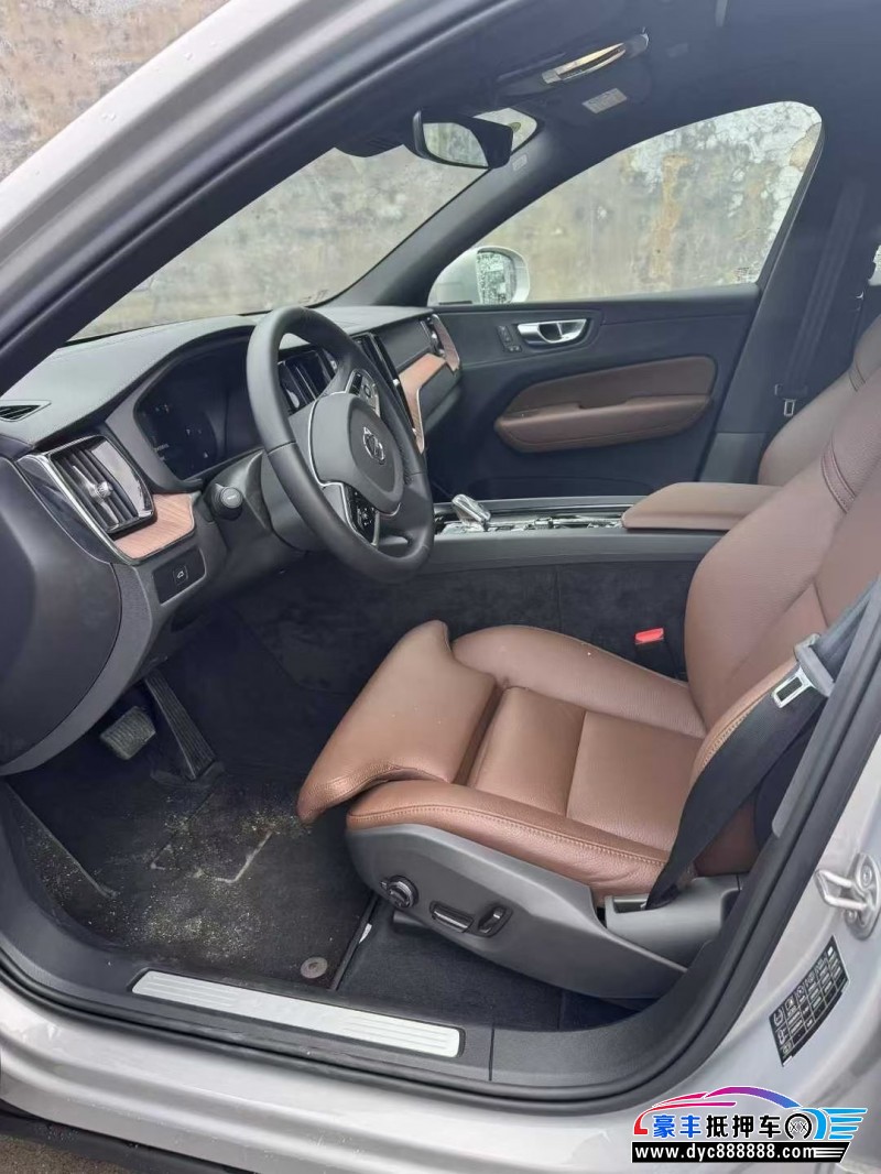 25年沃尔沃XC60轿车抵押车出售