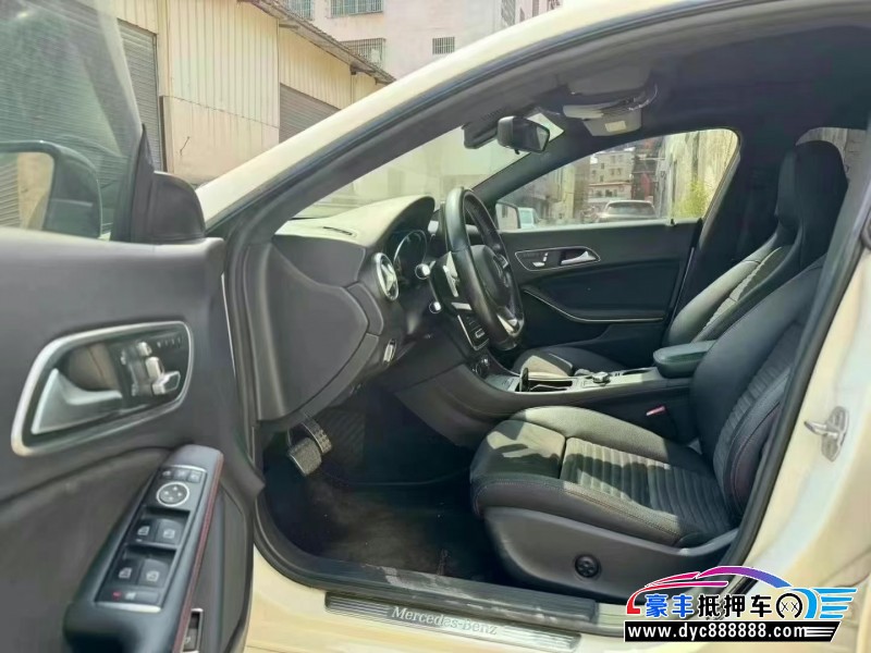 17年奔驰CLA轿车抵押车出售