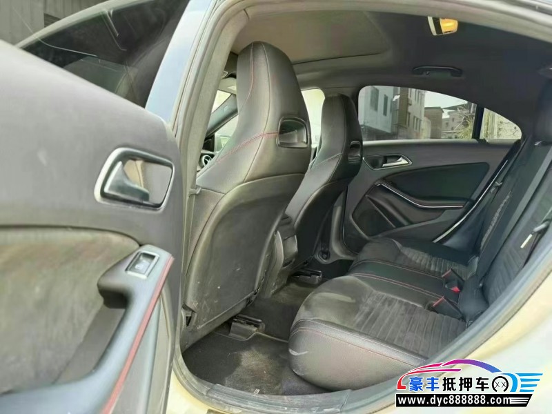 17年奔驰CLA轿车抵押车出售