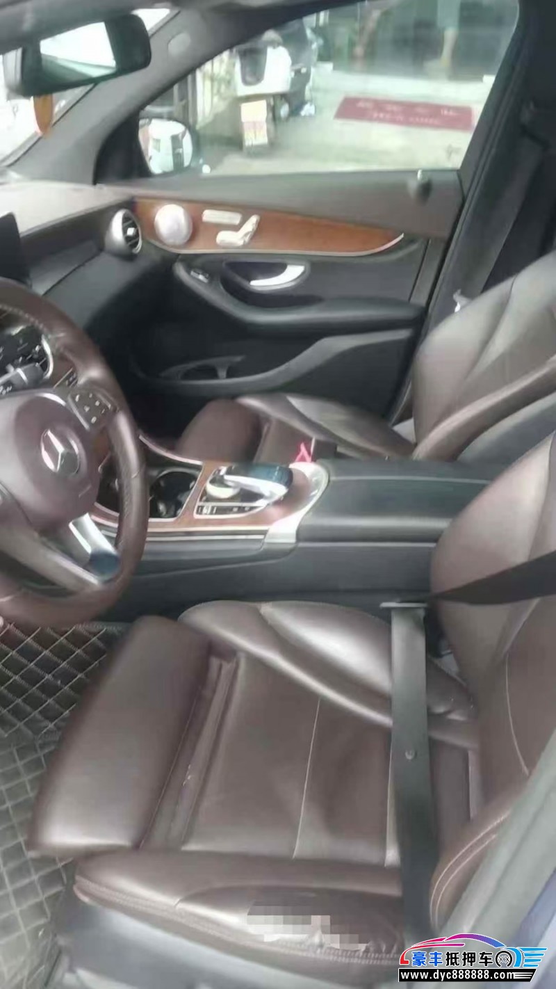 17年奔驰GLC轿车抵押车出售