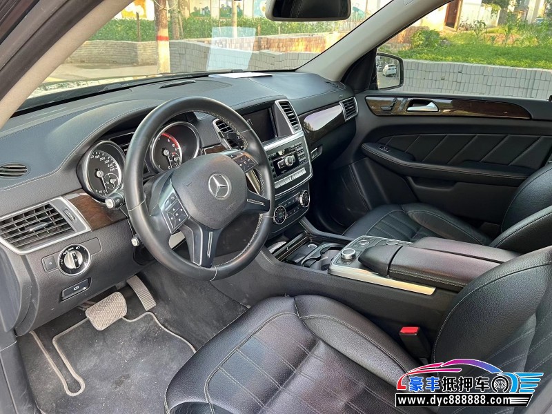 15年奔驰GL轿车抵押车出售