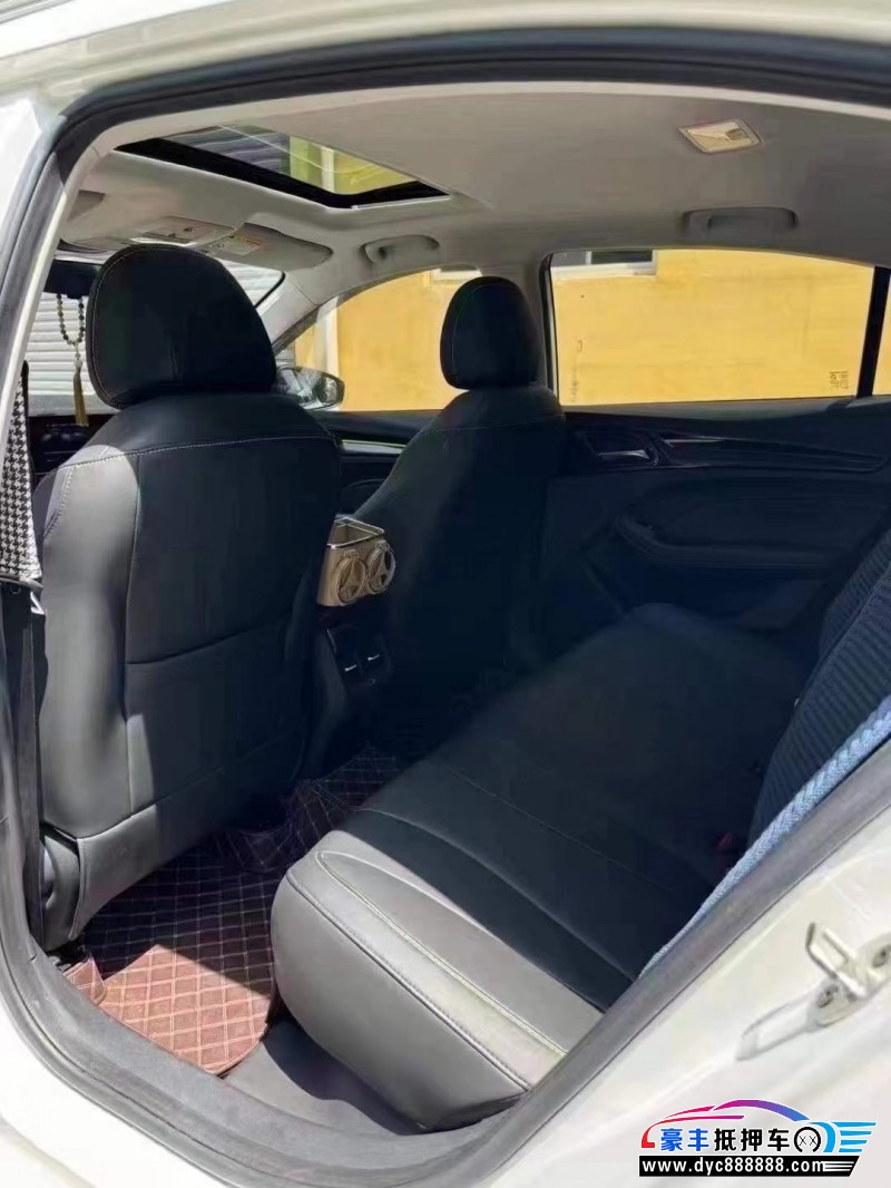 22年荣威i5轿车抵押车出售