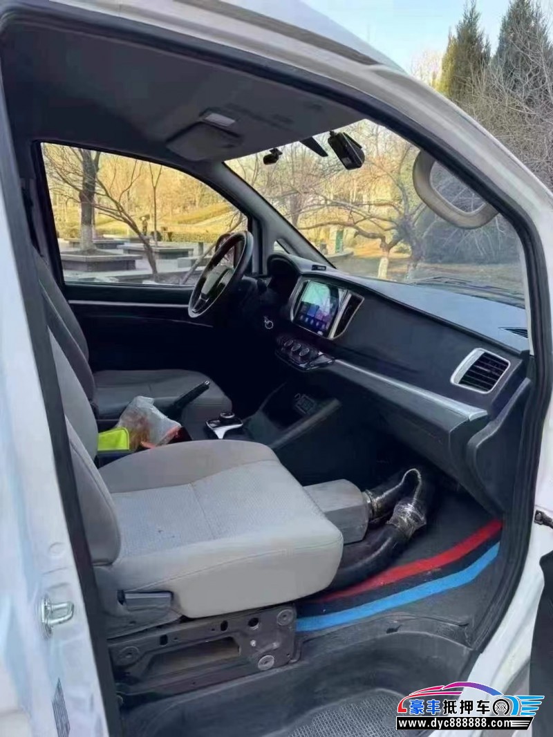 23年东风风行菱智轿车抵押车出售