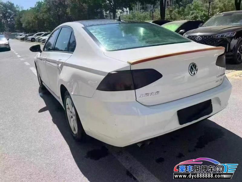 15年大众凌渡轿车抵押车出售