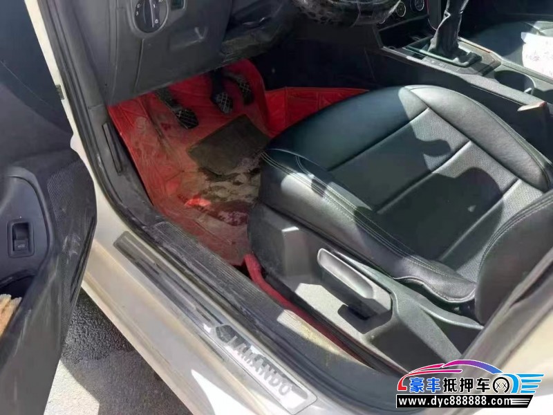 15年大众凌渡轿车抵押车出售