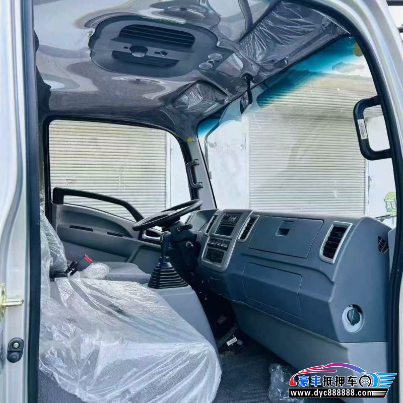 25年重汽豪沃轿车抵押车出售