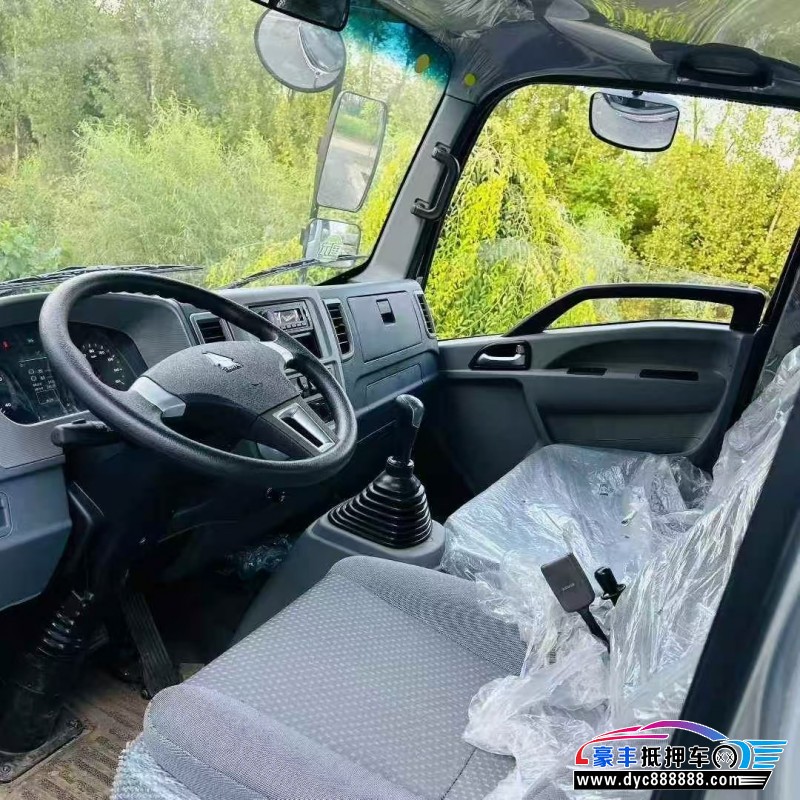 25年重汽豪沃轿车抵押车出售