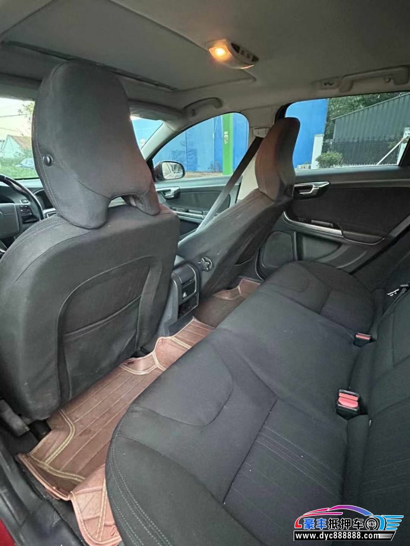 13年沃尔沃V60轿车抵押车出售