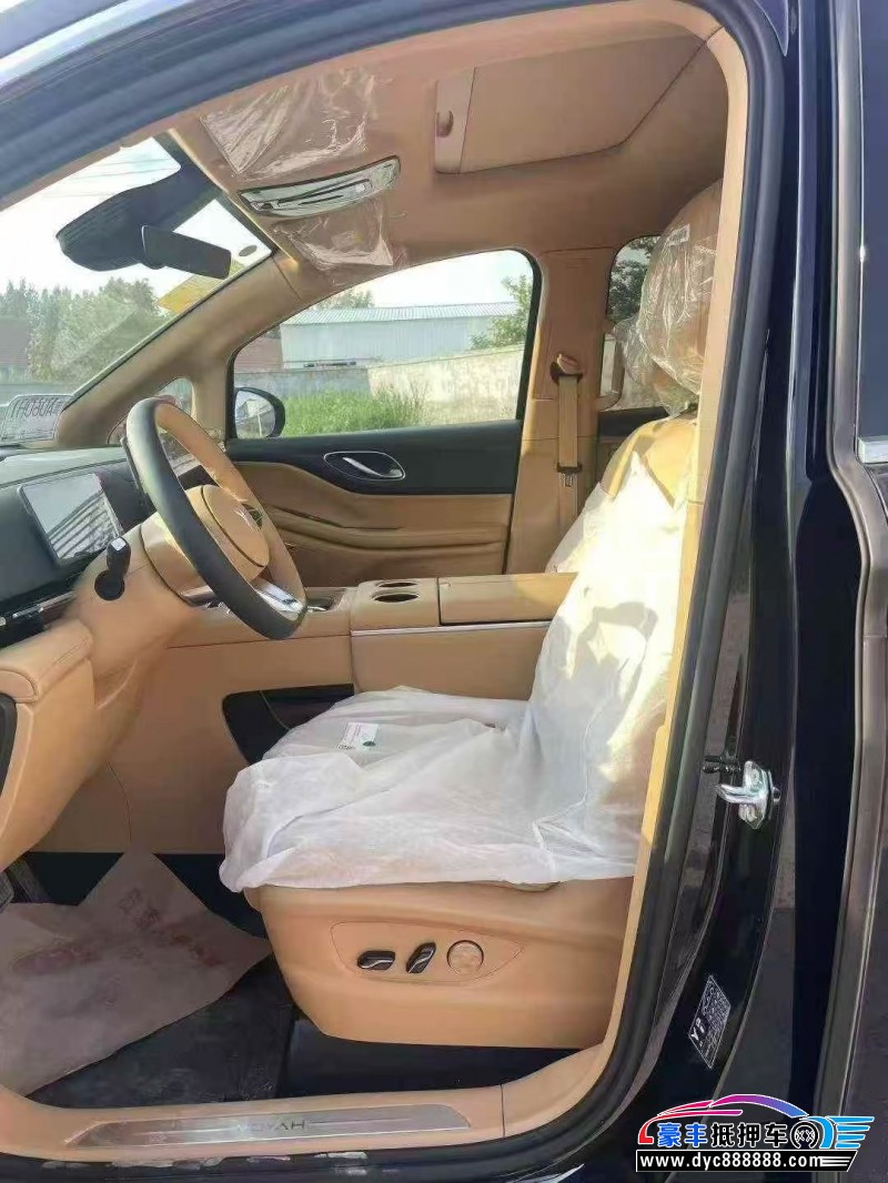 25年岚图梦想家轿车抵押车出售