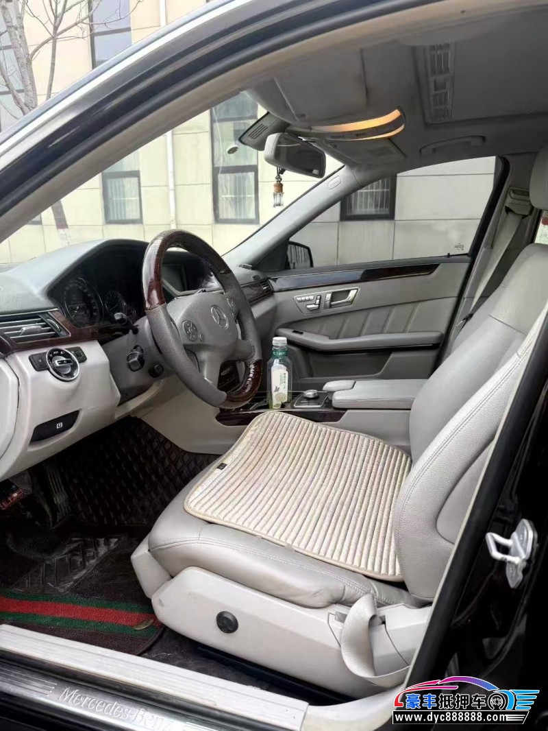 13年奔驰E轿车抵押车出售