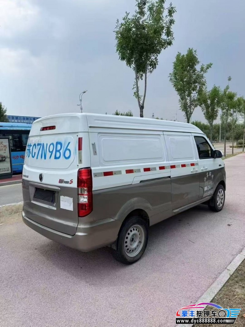 23年金杯海狮轿车抵押车出售