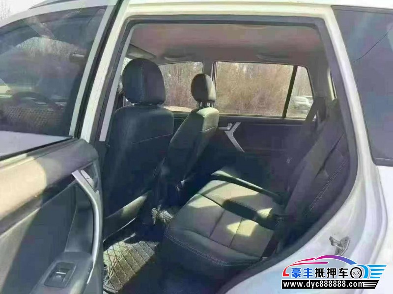 18年奇瑞瑞虎3轿车抵押车出售