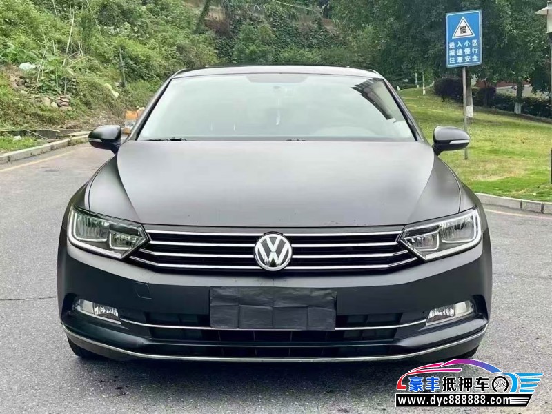 抵押车出售17年大众迈腾轿车