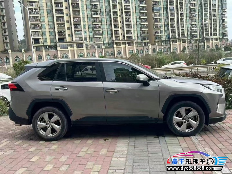 20年丰田RAV4轿车抵押车出售