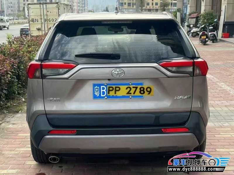 20年丰田RAV4轿车抵押车出售