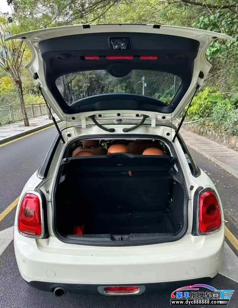 16年宝马MINI轿车抵押车出售