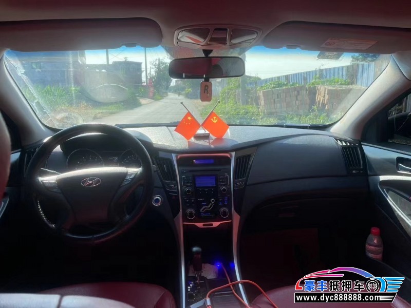 14年现代索纳塔轿车抵押车出售