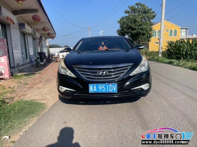 抵押车出售14年现代索纳塔轿车