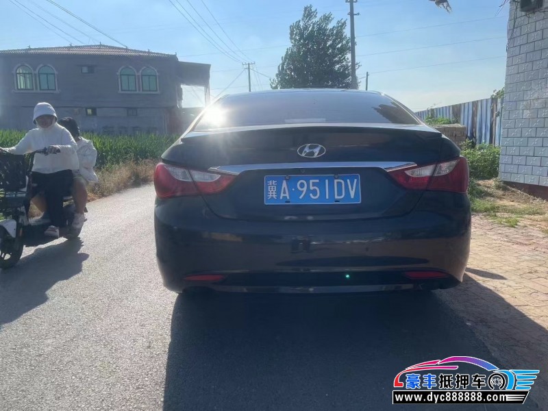 14年现代索纳塔轿车抵押车出售