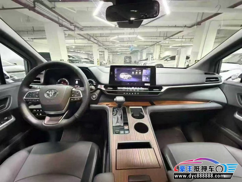 25年丰田格瑞维亚轿车抵押车出售