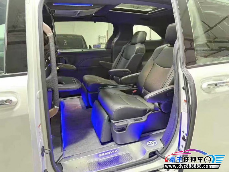 25年丰田格瑞维亚轿车抵押车出售