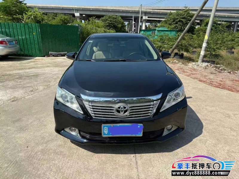 抵押车出售13年丰田凯美瑞轿车