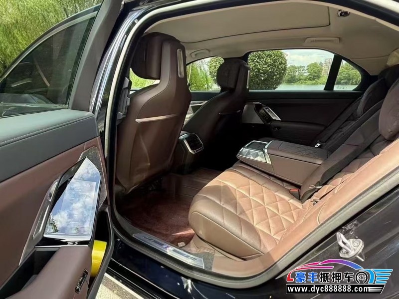 24年宝马7系轿车抵押车出售