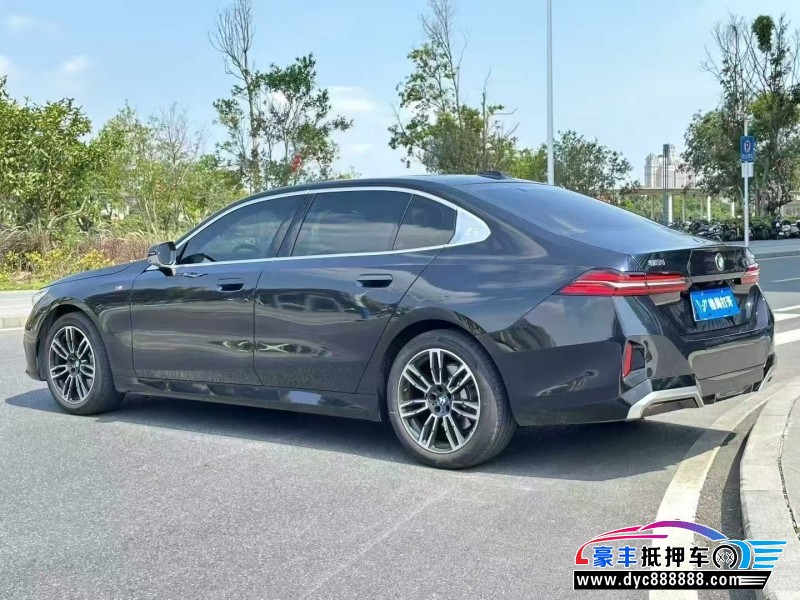 25年宝马5系轿车抵押车出售