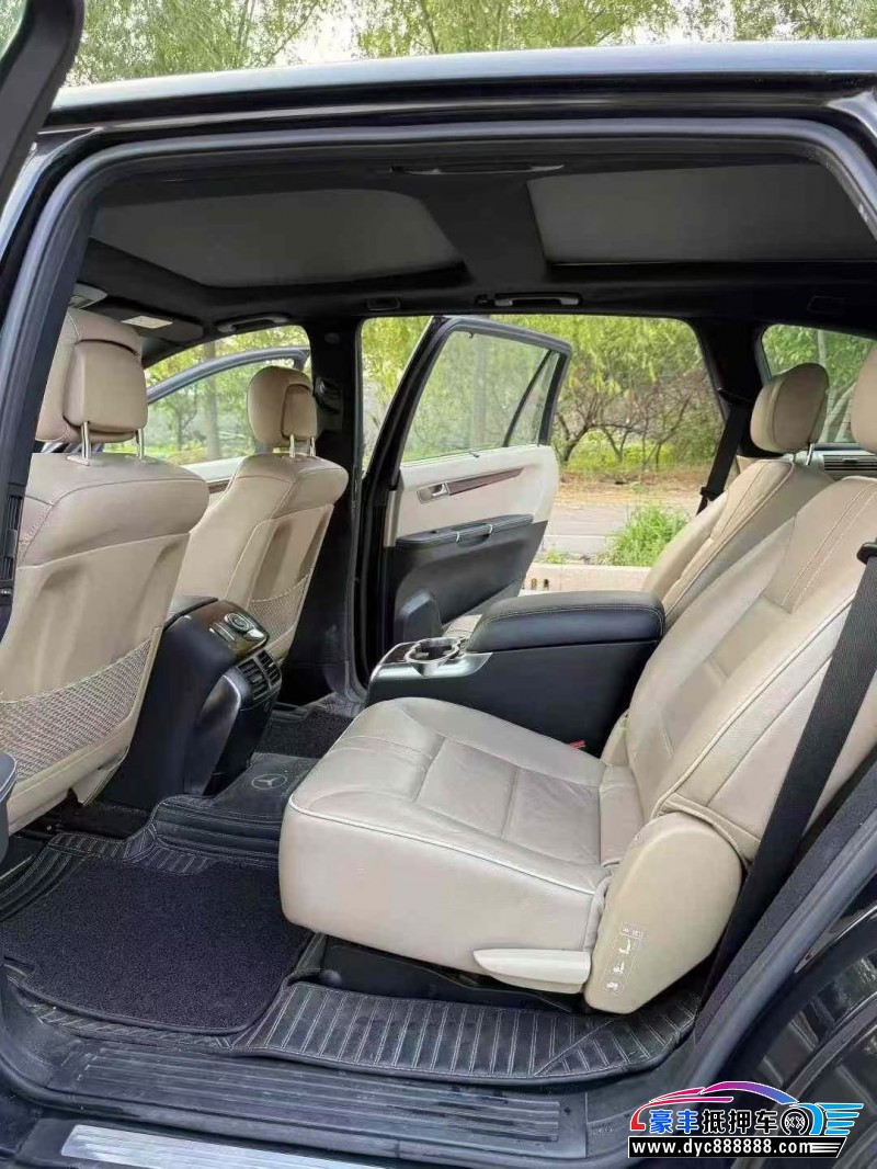 14年奔驰R轿车抵押车出售